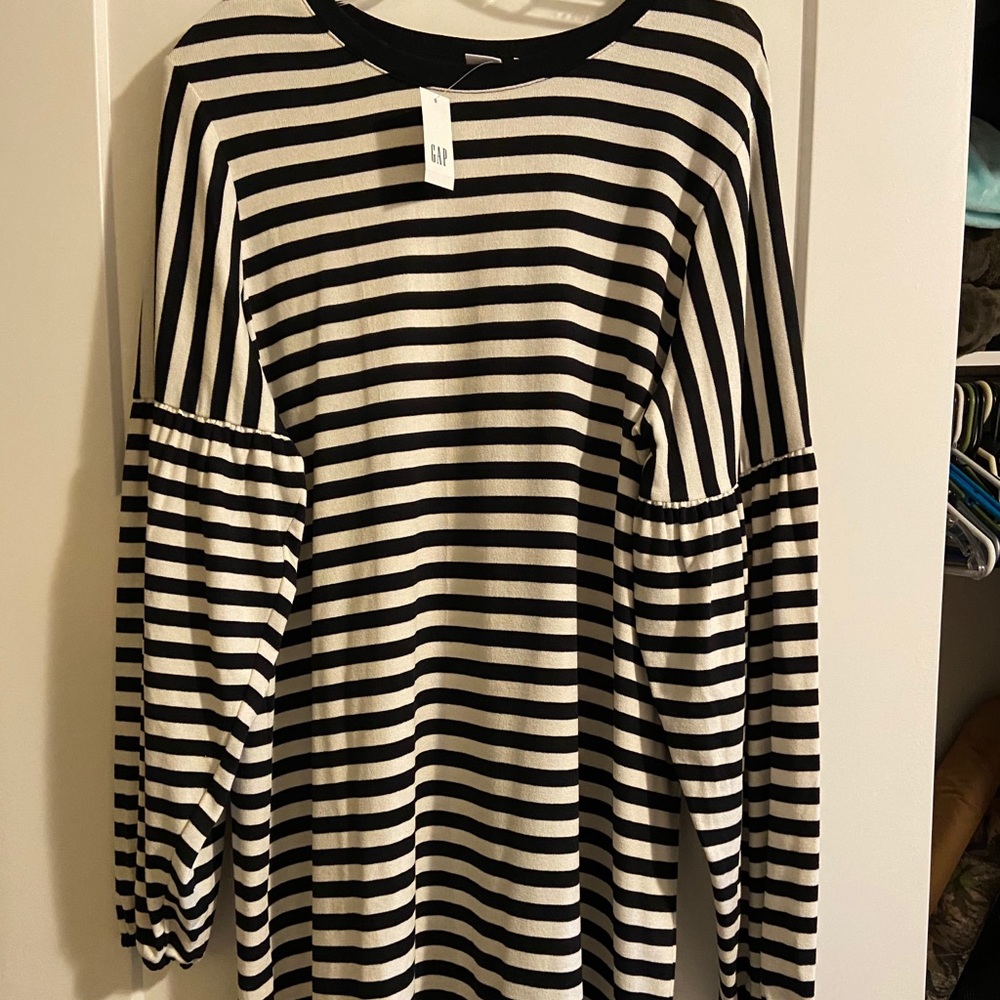 GAP balloon sleeve sweater dress